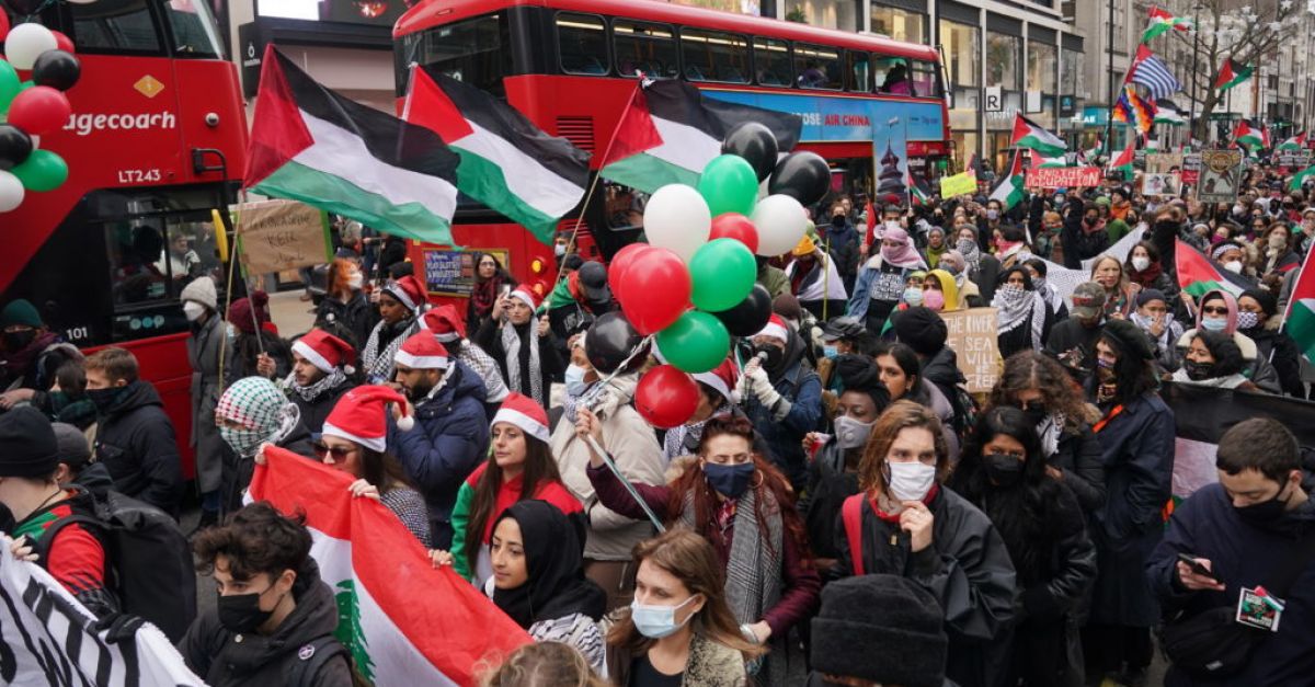 Пропалестински протестиращи се насочиха към магазините на Zara в лондонския Уест Енд
