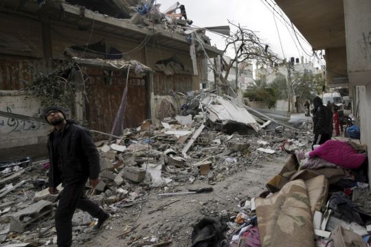 More Than 90 Palestinians Killed As Israeli Strikes Hit Two Homes