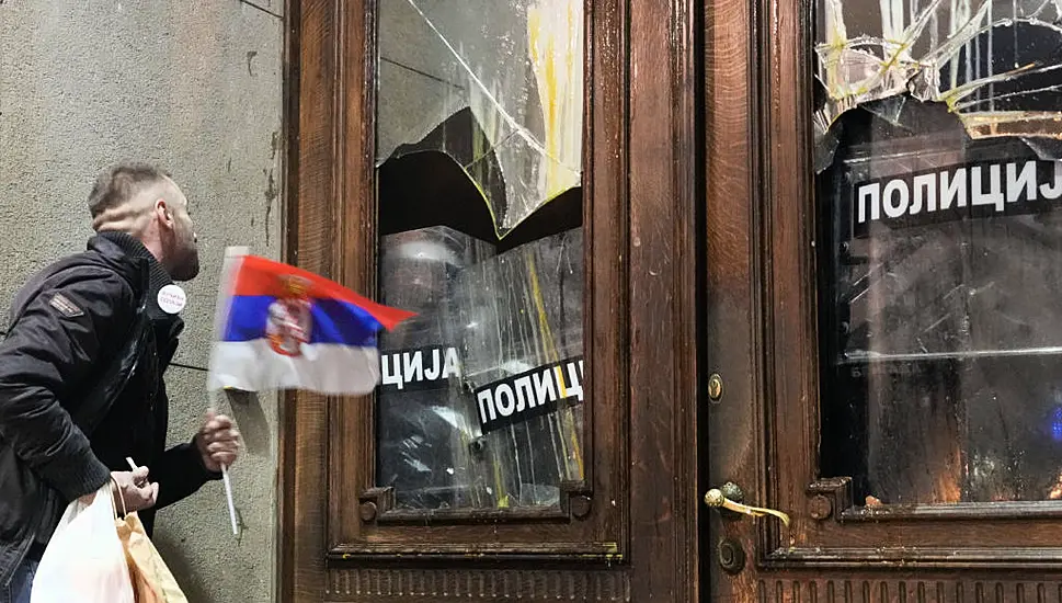 Serbia Police Fire Tear Gas To Keep Protesters From Entering Council Building