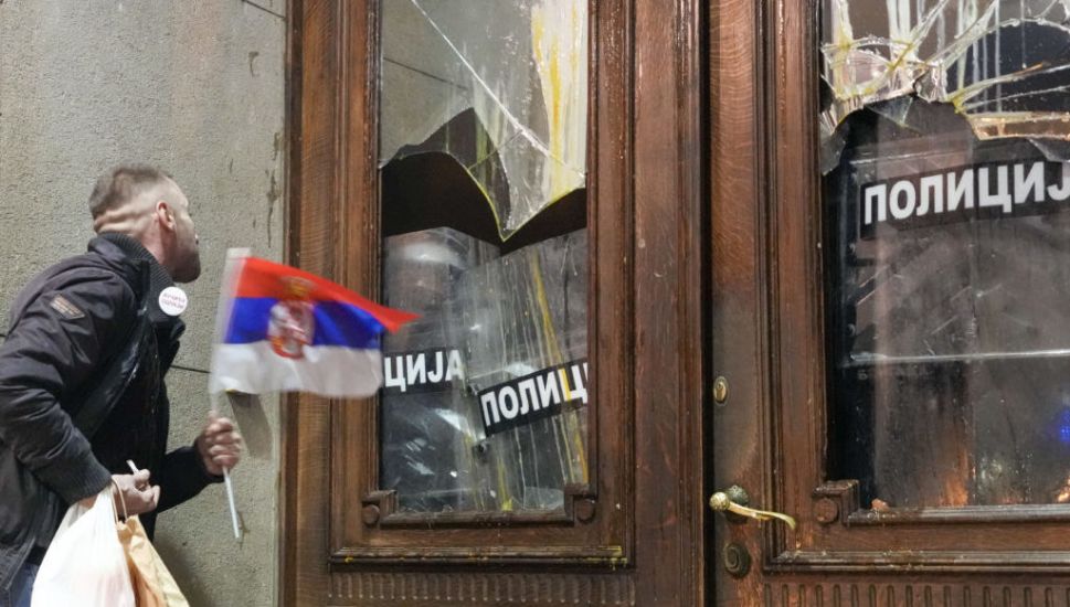 Serbia Police Fire Tear Gas To Keep Protesters From Entering Council Building