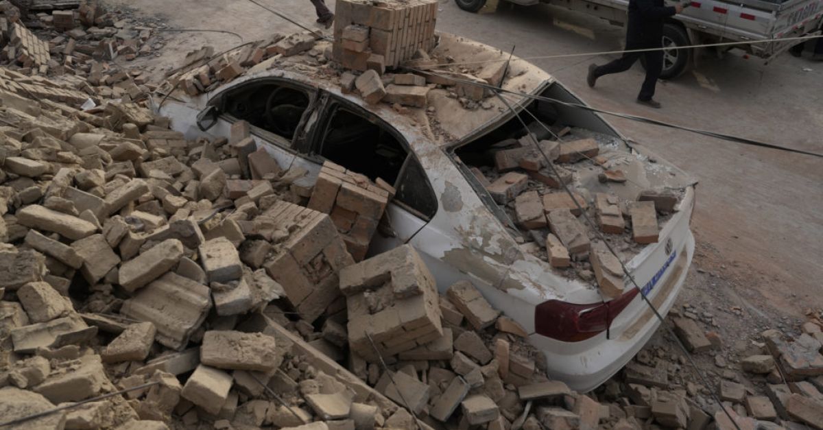 Броят на загиналите от земетресението в Китай нарасна до 149, двама души все още са в неизвестност