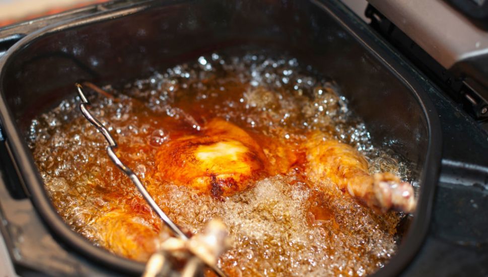 Warning Over Pouring Turkey Fat Down The Sink At Christmas