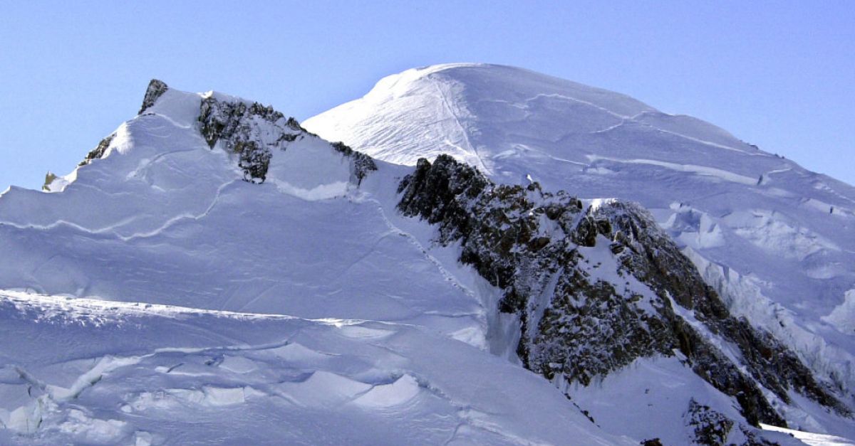 Двама британски скиори загинаха след като лавина помете зона извън