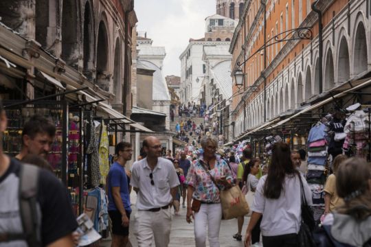 Venice To Limit Size Of Tourist Groups To 25 People From June