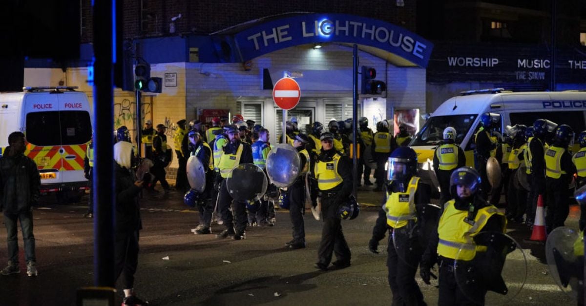 Протестиращи се сблъскаха с полицията в Южен Лондон след демонстрация