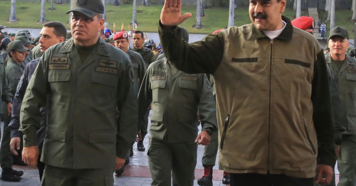 Венецуела заяви в събота че ще продължи да разполага близо