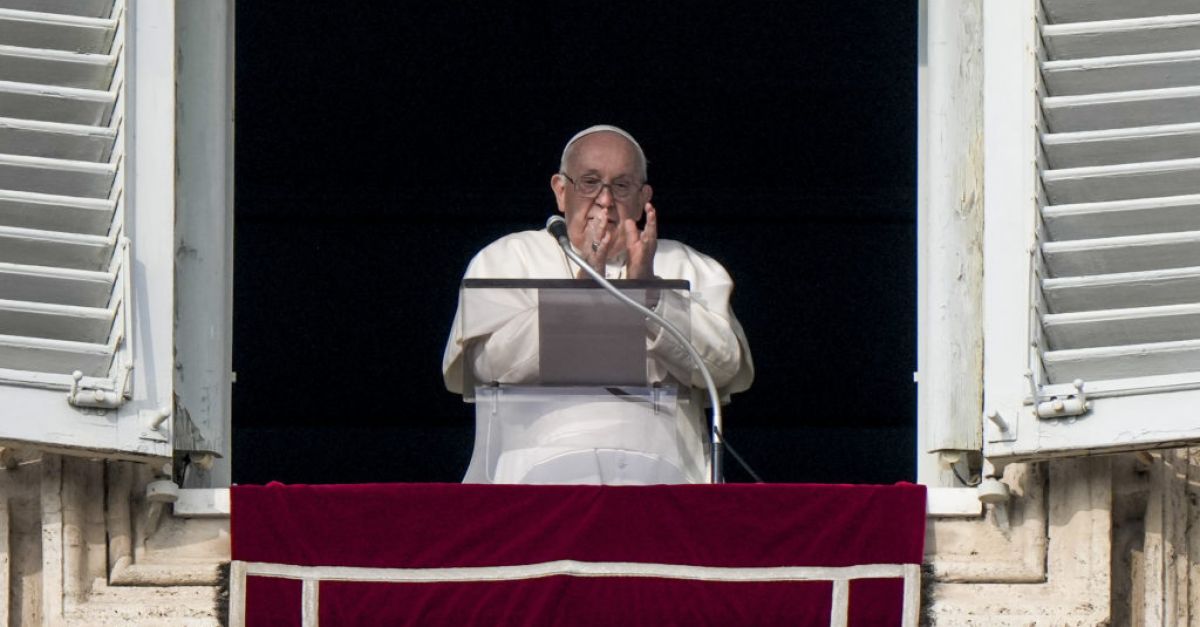 Папата припомня любовта и мъдростта на предшественика си Бенедикт в годишнината от смъртта му