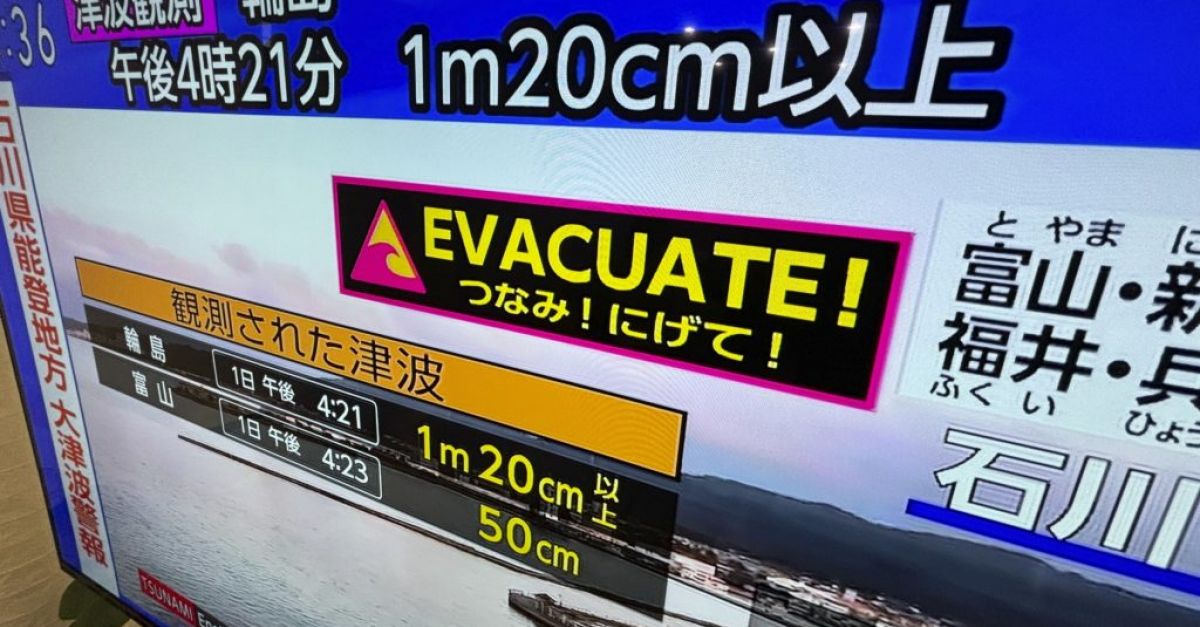 Япония издаде предупреждения за цунами и каза на хората да