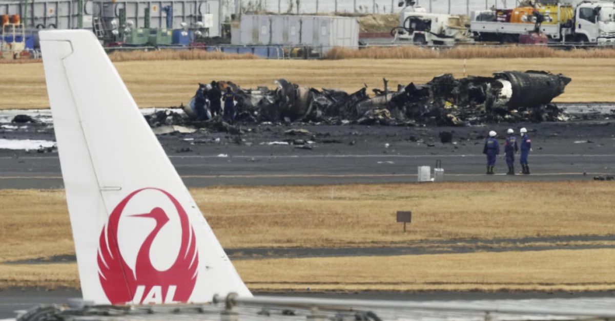 Разследващите се фокусират върху комуникацията на въздушния трафик след фаталната катастрофа на пистата в Токио