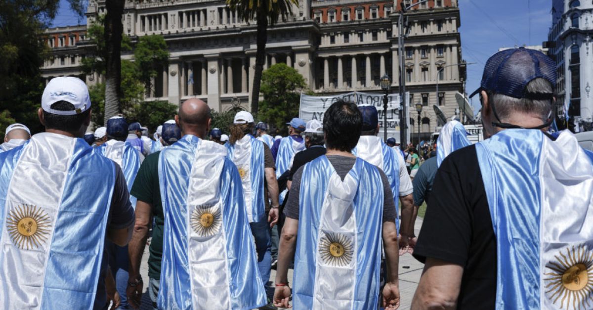 Новият президент на Аржентина Хавиер Милей претърпя съдебен удар когато