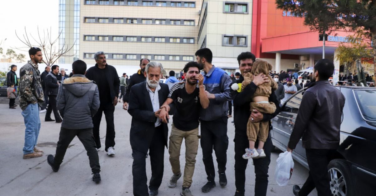 Иран казва, че най-малко 84 са убити при взривове на церемония в чест на убития генерал