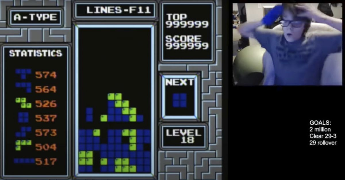 Видеоиграта Tetris с падащи блокове намери своя конкурент в лицето