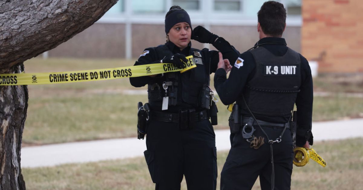 Стрелба в училище в Айова рани множество хора, каза шериф