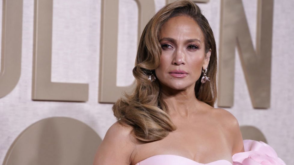 Jennifer Lopez Teases New ‘Meta’ Music Video On Golden Globes Red Carpet