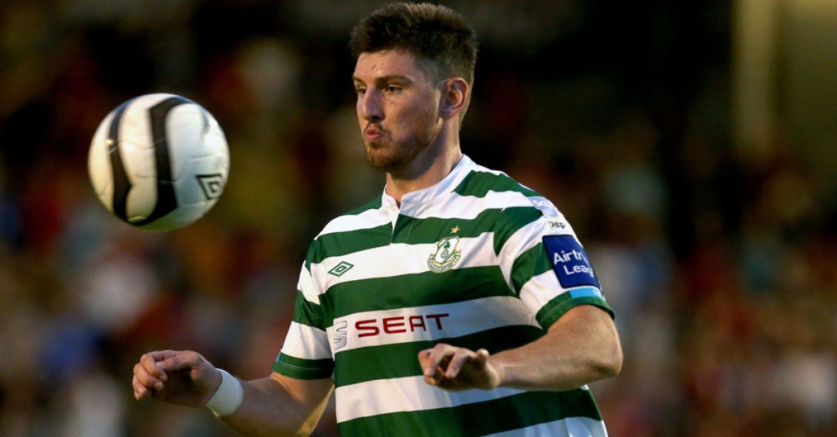 Търси се екстрадиция за бивш играч от Лигата на Ирландия, обвинен в нараняване на опонент