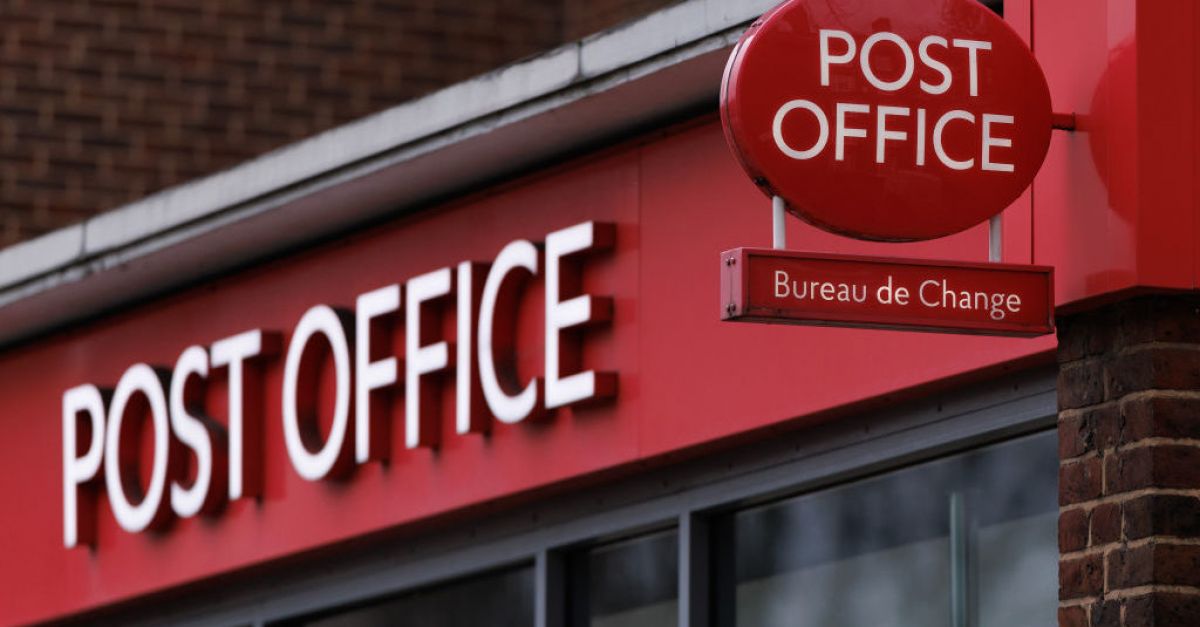 Обяснено: Какъв е скандалът с британските пощенски служби?
