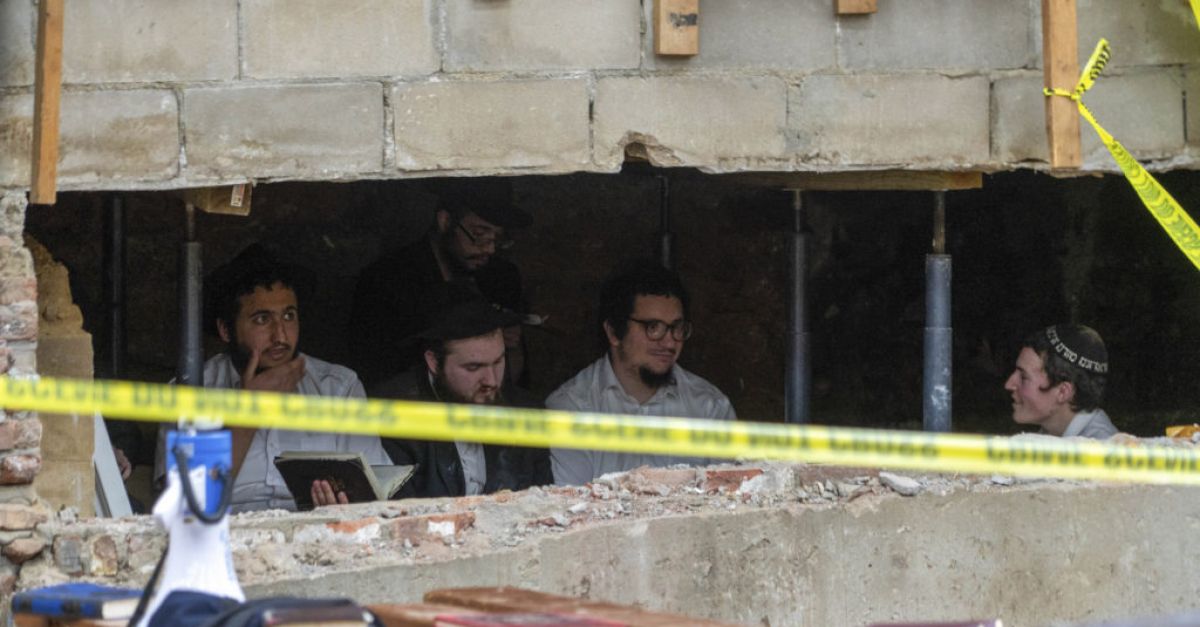 Таен тунел в американска синагога доведе до сбиване между полиция и богомолци