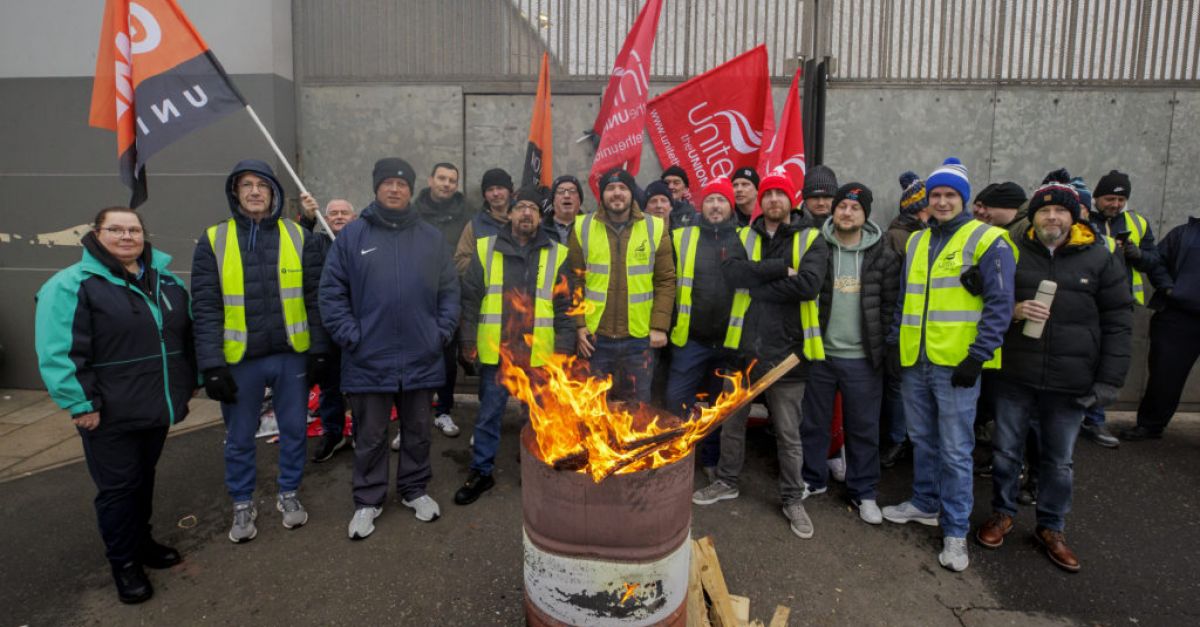 Служителите на обществения транспорт на Unite и полицейският персонал са