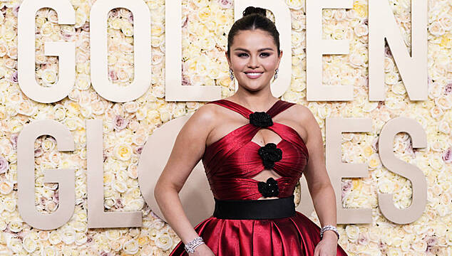 Selena Gomez Reveals What She Was Whispering To Taylor Swift At Golden Globes