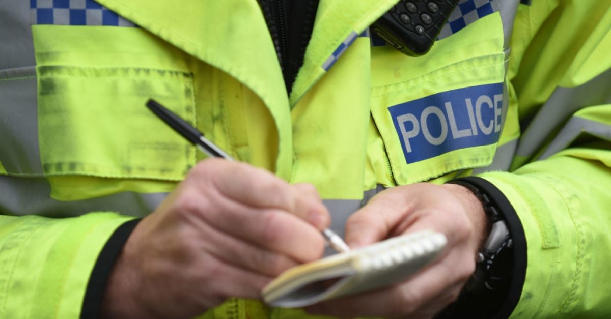 Човек е арестуван след смъртта на дете в западен Уелс.Полицаите