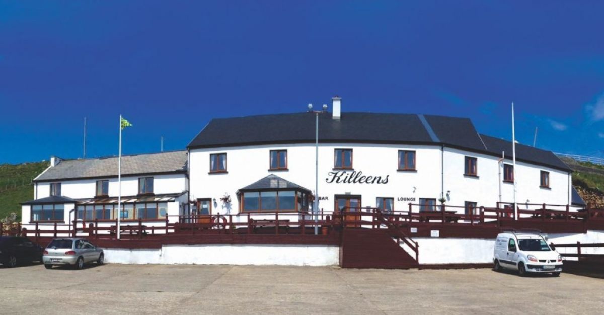 20-стаен хотел на брега на океана Donegal за продажба на същата цена като терасовидна къща в Дъблин