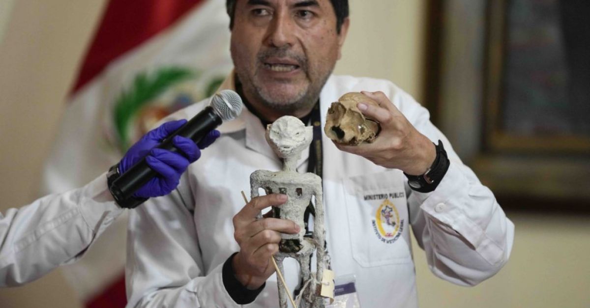Те не са извънземни, твърдят служители на Перу след изземването на две фигури, подобни на кукли