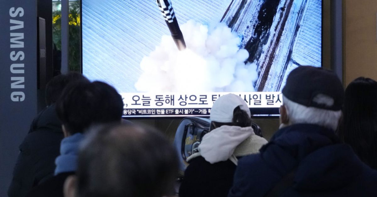 Северна Корея изстреля предполагаема балистична ракета със среден обсег към