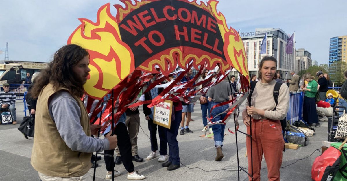 Рекордните 27 инвеститори подкрепят призоваването на Shell да съгласува целта си за емисиите с Париж