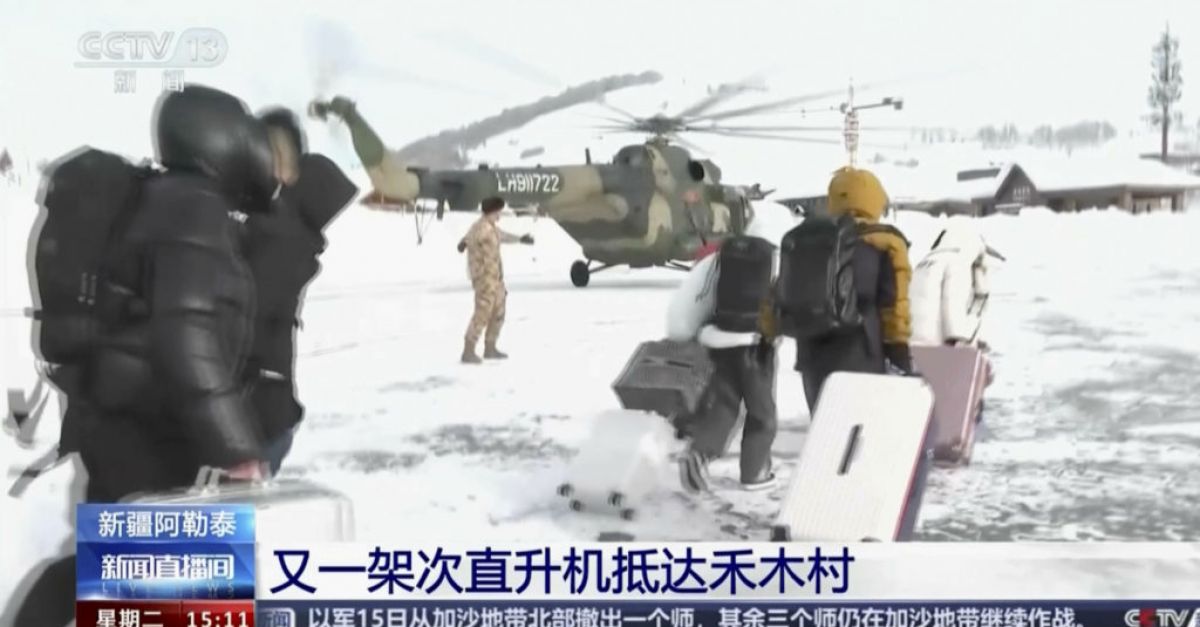 Блокирани туристи бяха евакуирани, след като множество лавини хванаха в капан 1000 души в Китай