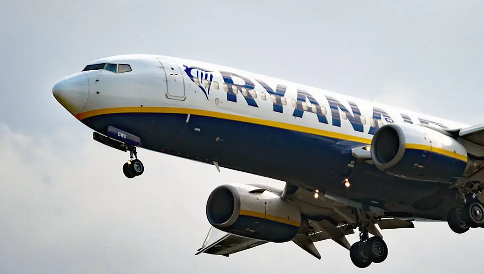 Schoolgirl Injured In Ryanair Depressurization Gets €15,000 Settlement