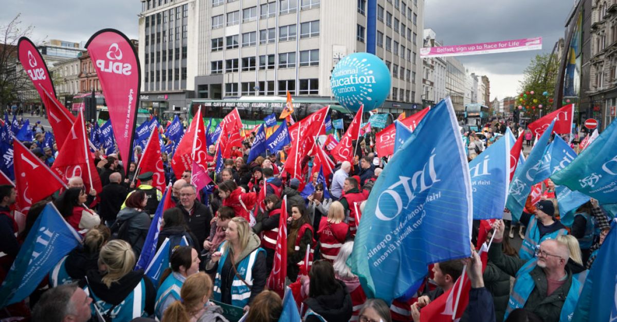Кои служители от публичния сектор стачкуват в Северна Ирландия и защо?