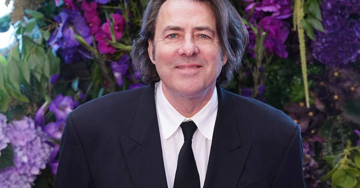 Jonathan Ross to host Oscars companion show on ITV with celebrity guests