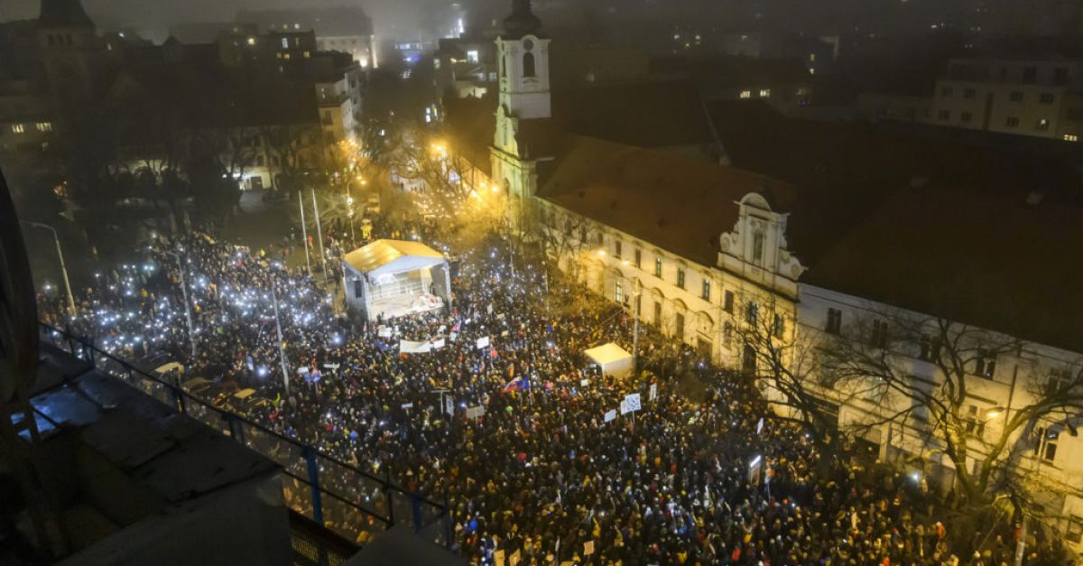 Хиляди протестират в Словакия, за да осъдят промените, предложени от премиера