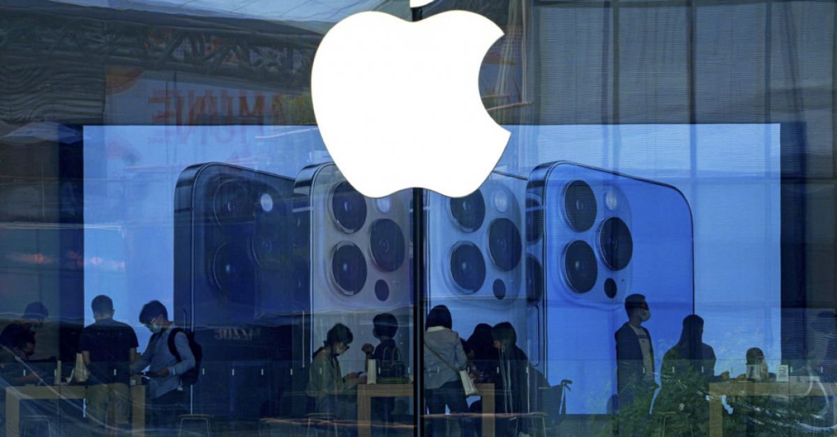 Apple обеща да отвори своята система за мобилни плащания с