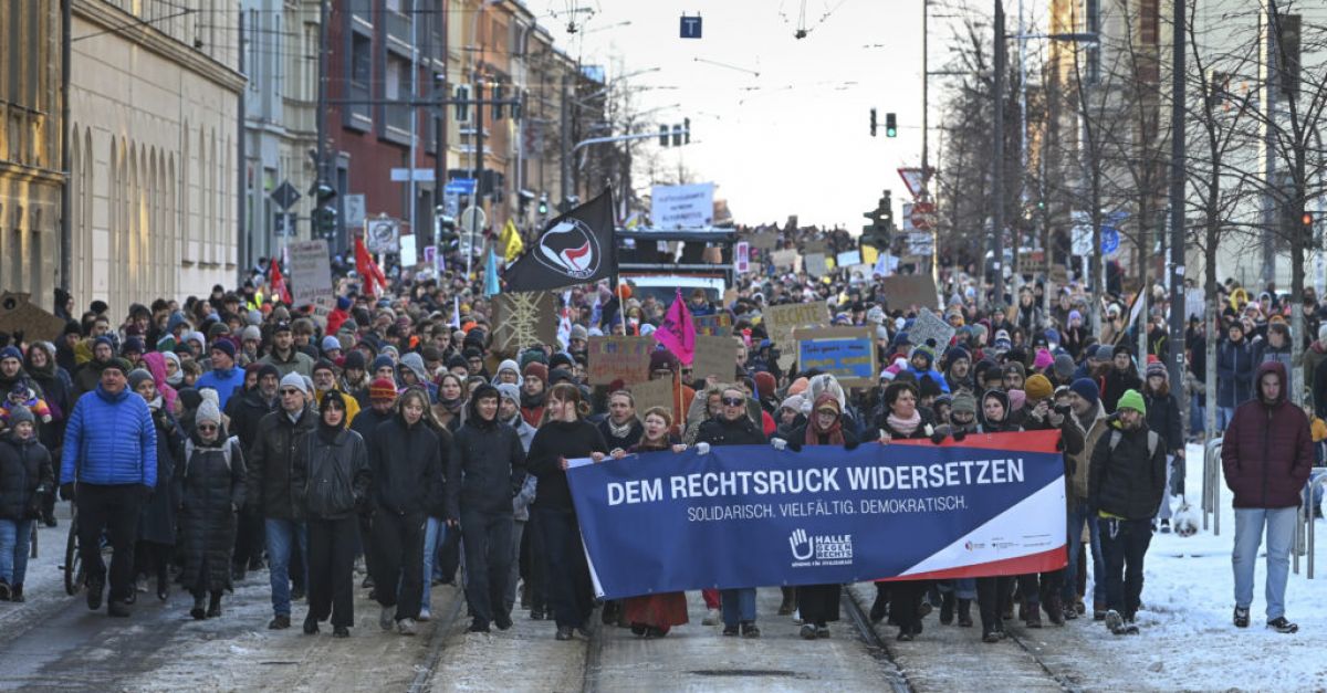 Десетки хиляди хора протестират срещу крайната десница в градове в