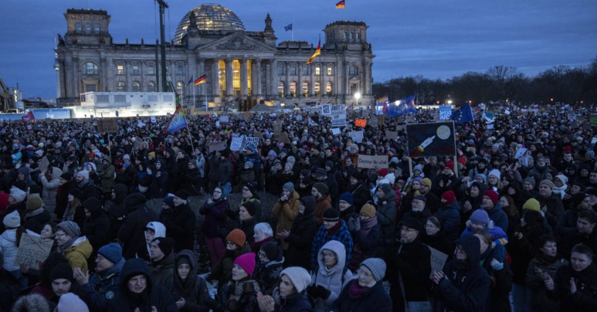 Протест срещу крайната десница в германския град Мюнхен приключи преждевременно