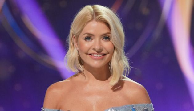 Holly Willoughby Channels Mean Girls With Dancing On Ice Outfit