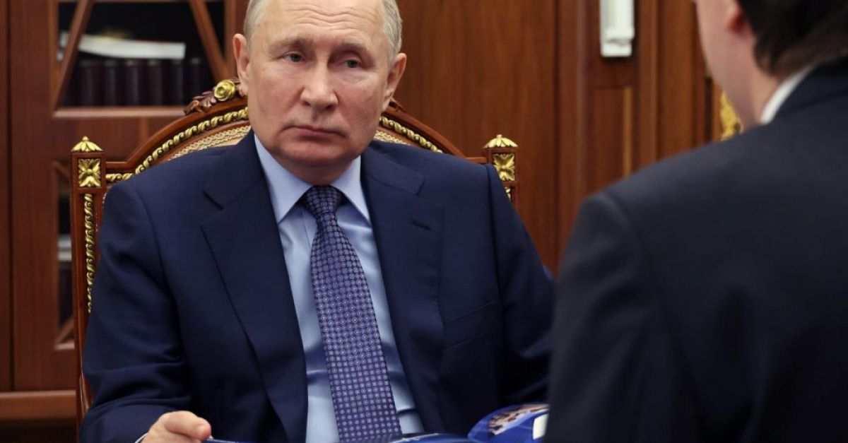 Изборният щаб на руския президент Владимир Путин разкри десетки кутии