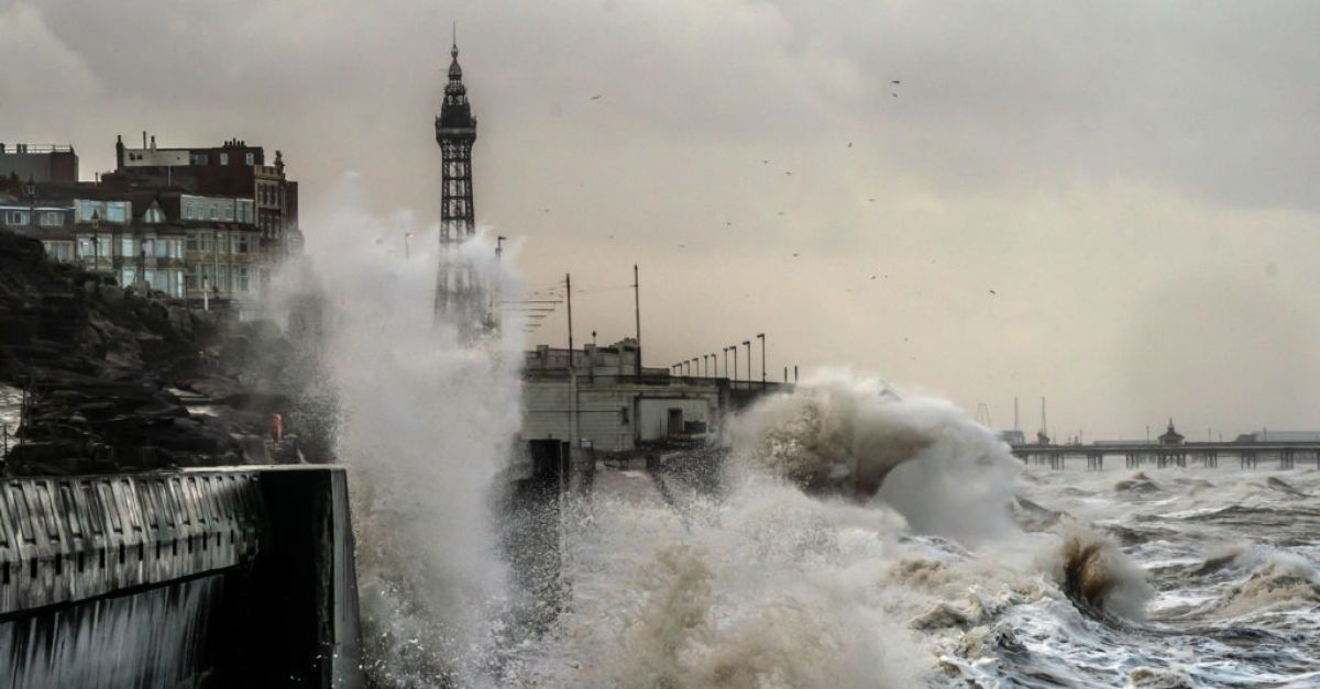 Бурята Иша: Един загинал в Шотландия и хиляди все още без ток