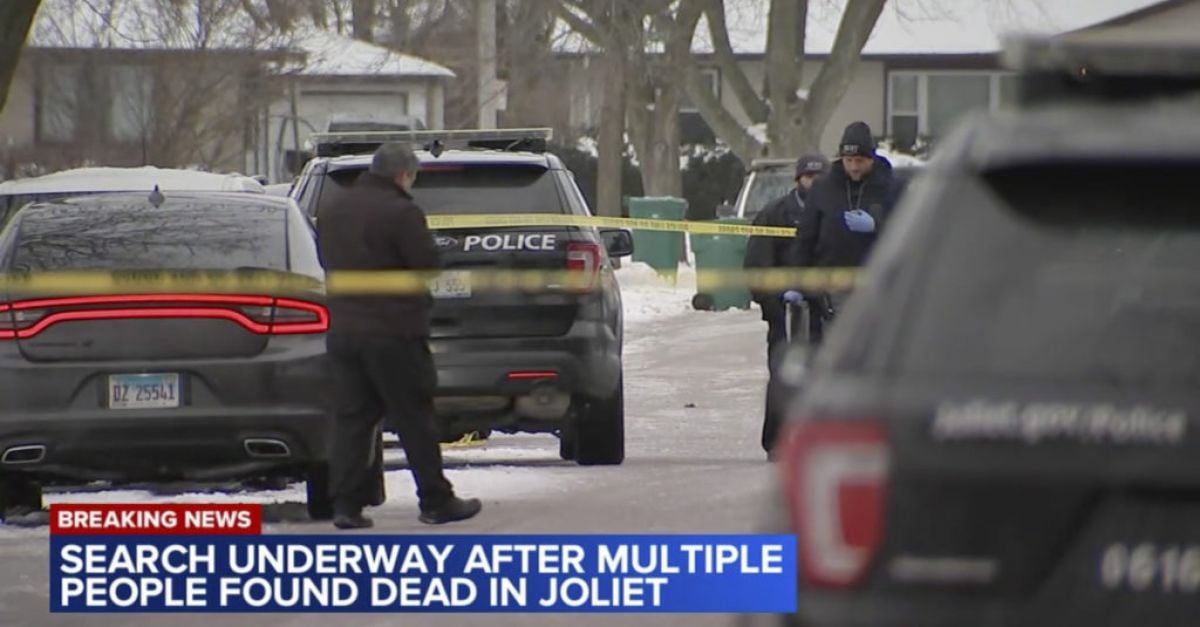 Полицията издирва въоръжен мъж след осем убити за два дни в предградията на Чикаго