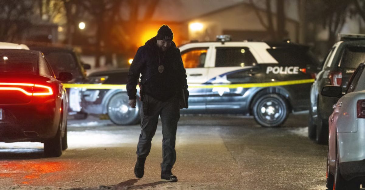 Заподозреният за убийството на осем души в предградие на Чикаго се е прострелял смъртоносно, казва полицията