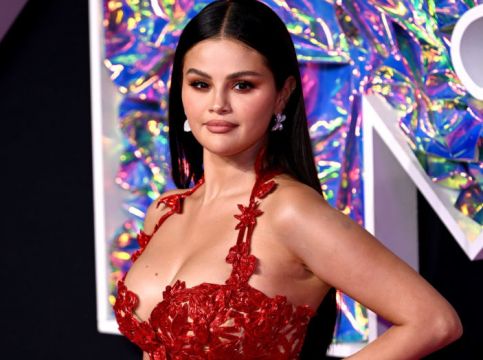 Selena Gomez Shares Body Positive Message: Sometimes I Forget It’s Ok To Be Me