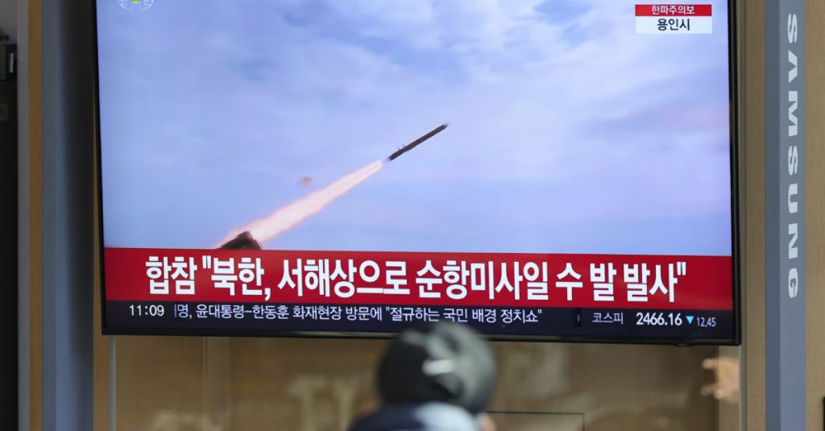 Военните на Южна Корея казват че Северна Корея е изстреляла