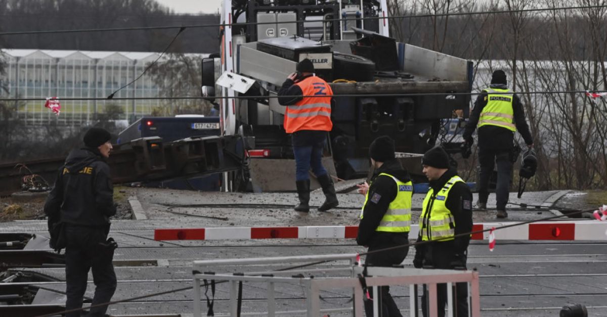 Смъртоносен сблъсък между влак и камион в Чешката република