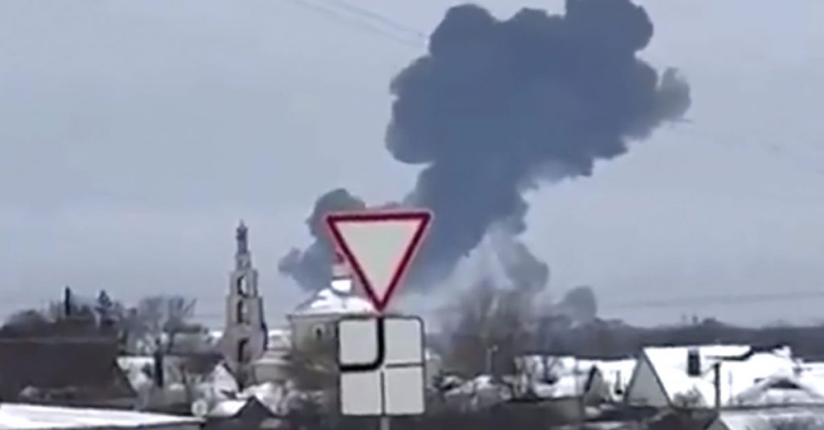 Русия твърди, че Украйна е свалила транспортен самолет, със 74 убити на борда
