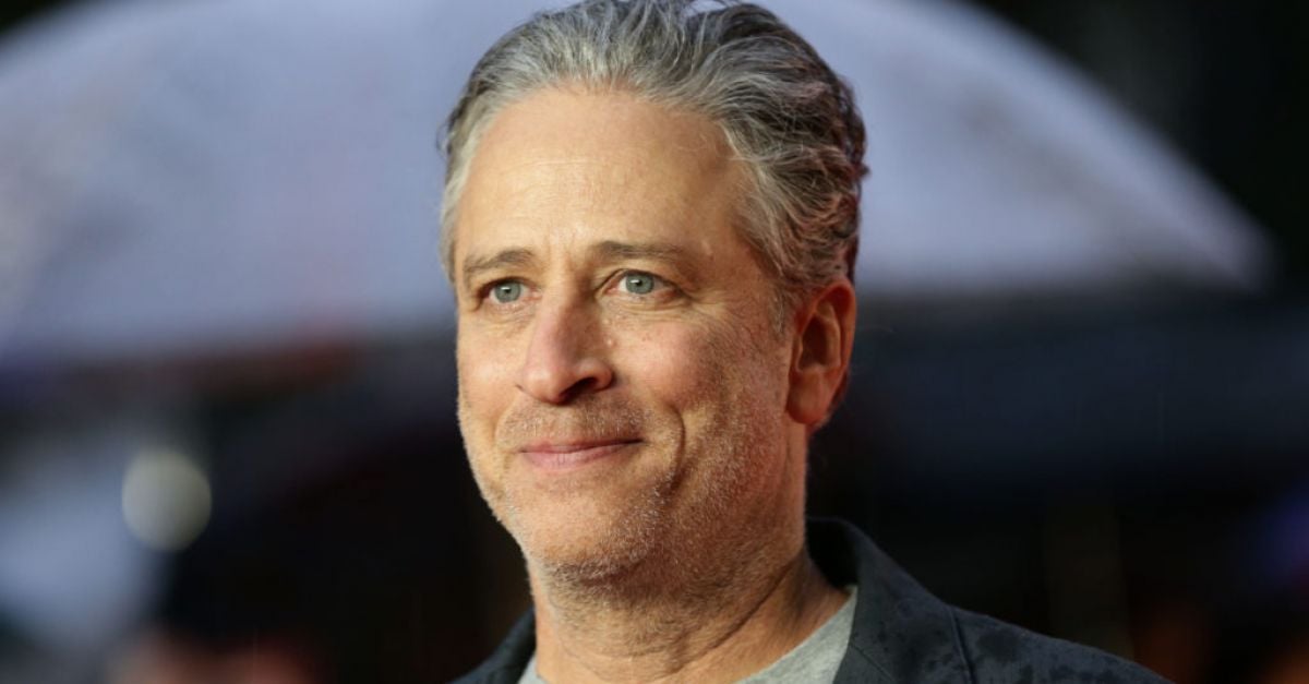 Jon Stewart ще се завърне като водещ на сатиричния комедиен