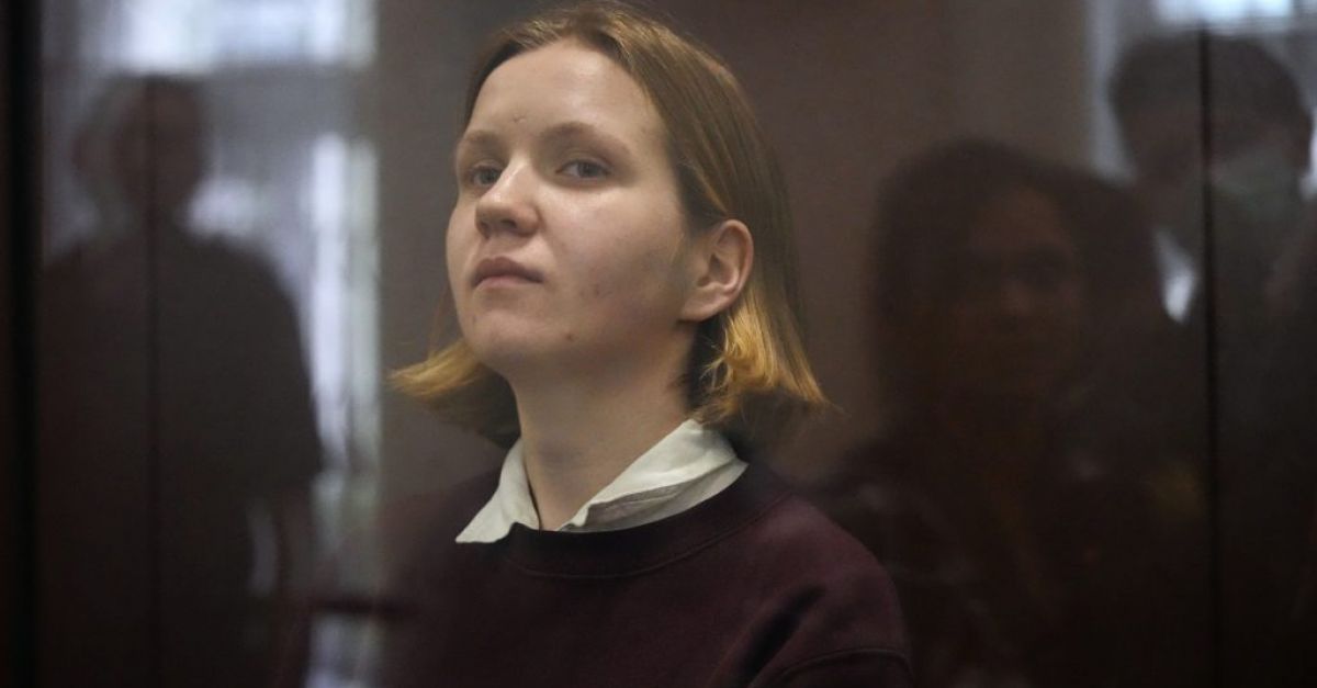 Руски съд осъди жена на 27 години затвор за бомба, убила провоенен блогър
