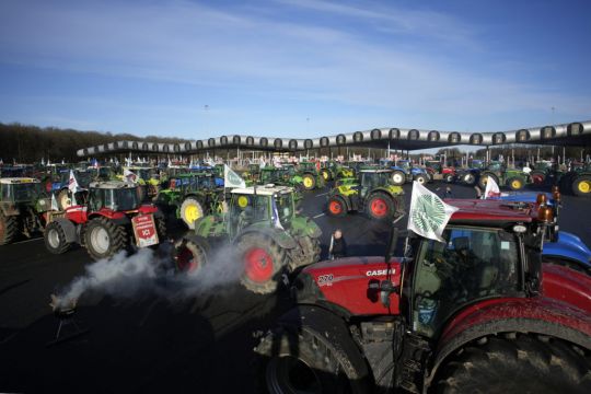 French Farmers Vow To Continue Protesting Despite Government’s Offer