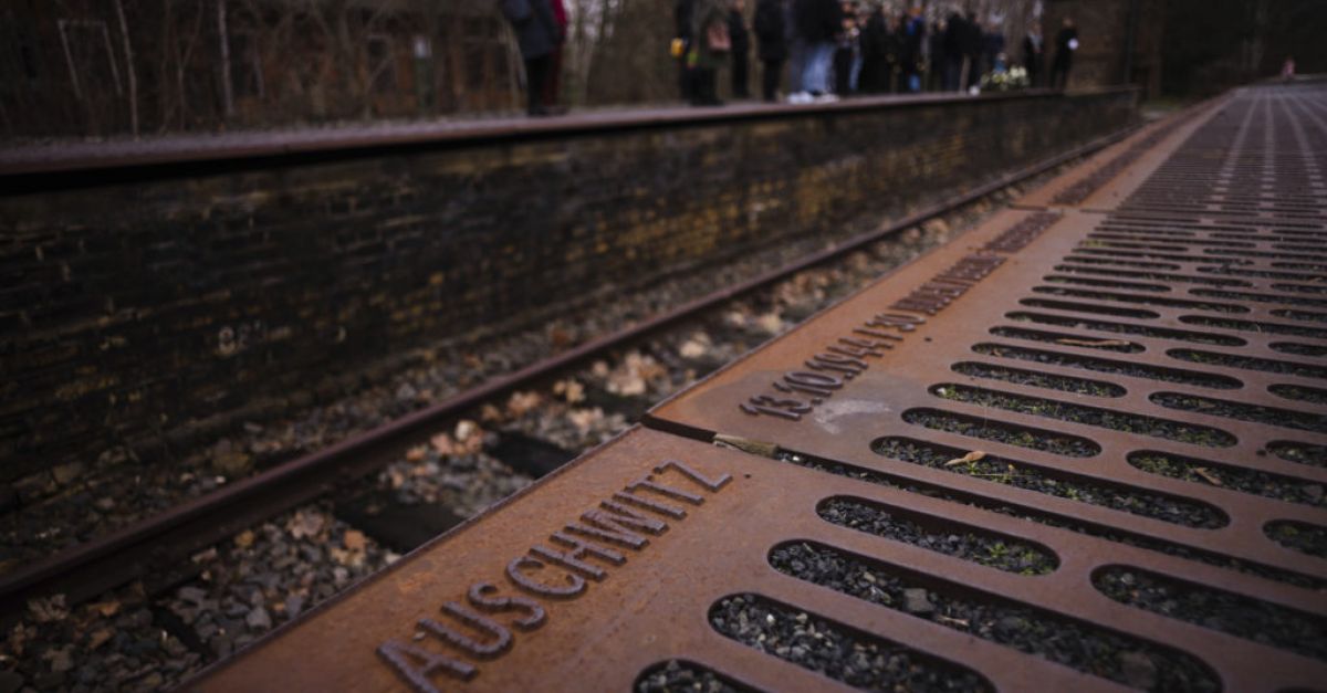 Оцелели от лагера на смъртта отбелязват 79-ата годишнина от освобождението на Аушвиц-Биркенау