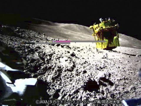 Japanese Moon Probe Resumes Work After Sunlight Reaches Its Solar Panels